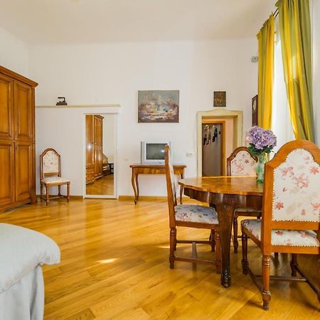 Kronhaus Брашов Экстерьер фото